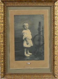 MARISSIAUX Gustave 1872-1929,Portrait en pied d\’une petite fille,VanDerKindere BE 2020-11-17