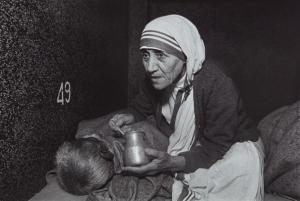 MARK Mary Ellen 1940-2015,Mother Teresa Feeding a Man at the Ho,1980,Phillips, De Pury & Luxembourg 2019-06-07