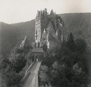MEYDENBAUER Albrecht 1834-1921,Messbild photographs of Eltz Castle, Magdeburg,1910,Galerie Bassenge 2023-12-06