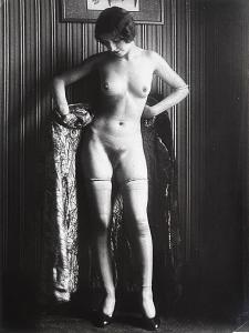 MONSIEUR X 1900-1900,Nu féminin aux bas et au manteau,1930,Yann Le Mouel FR 2024-03-22