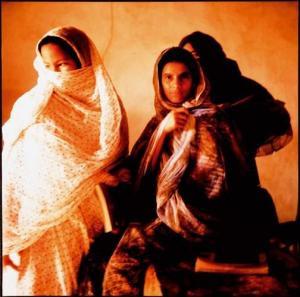 MONTLAU Laurent,Trois jeunes femmes à Chinguetti, Mauritanie,1995,Piasa FR 2008-11-14
