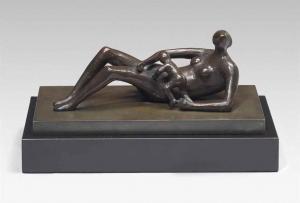MOORE Henry 1898-1986,Reclining Mother and Child I,1979,Christie's GB 2015-11-25