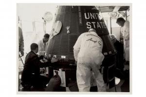 N.A.S.A,Installing clam Ring on capsule 5 MR-2,1961,Aguttes FR 2024-04-11