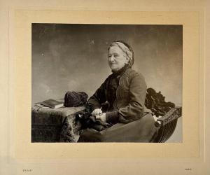NADAR 1820-1910,Femme faisant du crochet, assise,Eric Caudron FR 2024-04-02