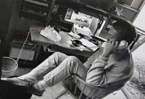 NAGY,Steve McQueen au téléphone dans son bureau.,Le Calvez FR 2013-04-11