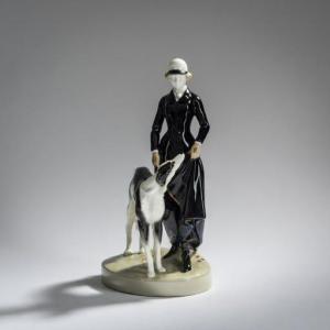 PERIGOT isabelle 1945,Standing lady in a hunting outfit with borzoi,1913,Quittenbaum DE 2021-06-10
