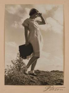 PERSON Alfred 1885-1976,Junge Frau im weißen Kleid,Dobritz DE 2019-11-09