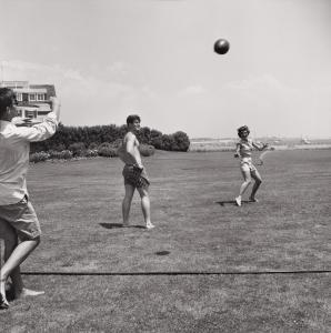 PESKIN Hy 1900-1900,Kennedys Playing Ball,Heritage US 2008-12-12