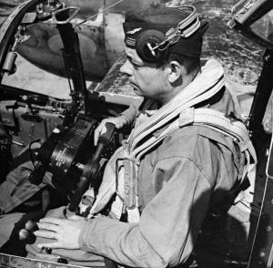 PHILLIPS John 1914-1996,Antoine de Saint-Exupéry, assis dans le cockpit ,1944,Cornette de Saint Cyr 2020-11-14
