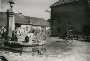 POTIER Michel 1941,Tour de France Étape dans un village,1950,Artprecium FR 2020-07-22
