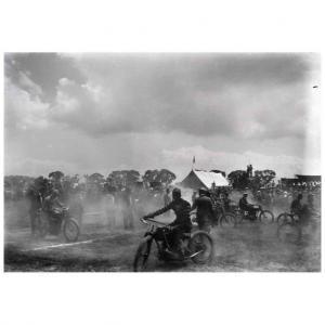 RAMOS MANUEL 1874-1945,Competencia de motociclismo, Ciudad de México,1918,Morton Subastas 2020-03-19