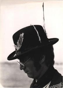 REDFERN David 1947-1984,John Lennon avec son chapeau à plumes sur le film ,Yann Le Mouel 2016-02-23