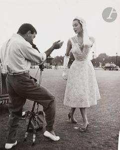 RELANG Regina 1906-1989,Le photographe de mode Georges Dambier et la manne,1953,Ader FR 2022-11-10