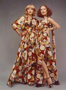 RELANG Regina,Models in E. W. Nay dresses designed by Uli Richte,1976,Galerie Bassenge 2021-12-08