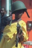 ROBINE Joël 1949,Enfant jouant au soldat à Monrovia,Digard FR 2021-10-03