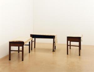 ROGGAN RICARDA 1972,Drei Tische mit braunen Beinen I,2003,Van Ham DE 2021-06-23