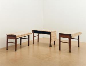 ROGGAN RICARDA 1972,Drei Tische mit braunen Beinen II,2003,Van Ham DE 2021-06-23