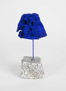 RUHNAU WERNER 1922-2015,Hommage à Yves Klein (éponge bleue),1958,Lehr Irene DE 2021-10-30