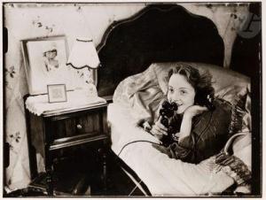 SALOMON Erich 1886-1944,Marlene Dietrich au téléphone avec sa fille à Berl,1930,Ader FR 2022-06-14