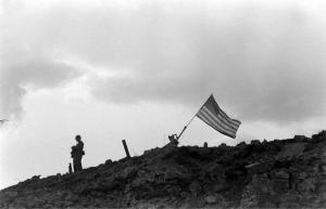 SCHERMAN DAVID E 1916-1997,Soldat debout à côté du drapeau Américain pen,1944,Cornette de Saint Cyr 2020-11-14