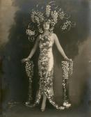 SCHNEIDER Ernst 1881-1959,Artiste de revue dans sa robe sirène de scène,1920,Artprecium 2020-07-22