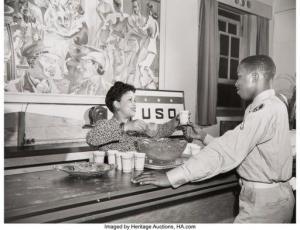 SMITH Roger 1900-1900,Black Marines in uniform in Harlem,1943,Heritage US 2021-07-14
