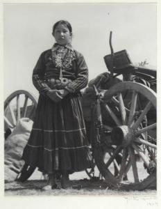 SNOW Milton 1905-1986,Navajo Girl By a Wagon,1944,Santa Fe Art Auction US 2021-09-11