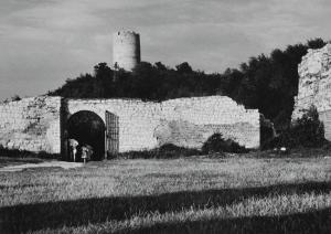 STAPIŃSKI Bronisław 1913-1995,Ruiny zamku w Kazimierzu na Wisłą.,Okna Sztuki PL 2009-06-20