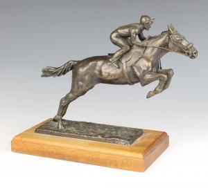 TIMYN William 1903-1990,Figure of a race horse "The Spirit of The National,Denhams GB 2019-01-16