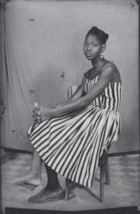 TOURÉ KÉLÉTIGUI 1922-1998,Jeune femme assise,1950,Cornette de Saint Cyr FR 2017-06-19