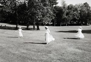 Troispoux Yvette 1914-2007,Petites filles dans un parc,1980,Yann Le Mouel FR 2023-01-21