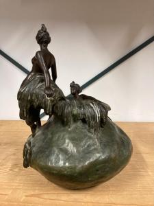 VILLANIS Emanuel 1858-1914,Vase avec deux femmes nue sortant de l'eau,Millon & Associés 2024-02-01