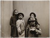 WALLOWITCH edward 1932-1981,Afroamerikanische Familie mit Zwillingen,1954,Galerie Koller 2017-07-01