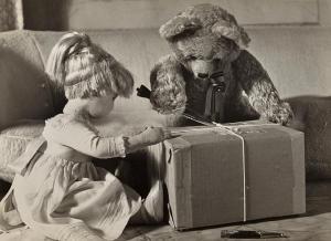 WRIGHT Dare 1914-2001,"Edith and Mr. Bear open the package,Bonhams GB 2011-06-22